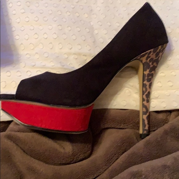 Red platform with animal print heel - Picture 2 of 8
